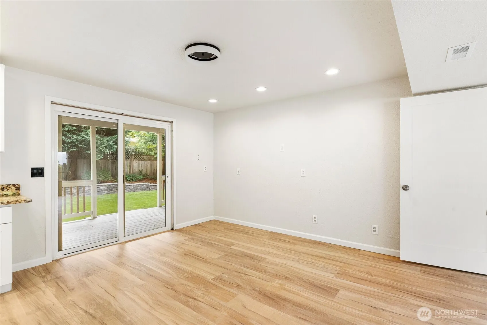 16915 NE 98th Court , Redmond, WA 98052