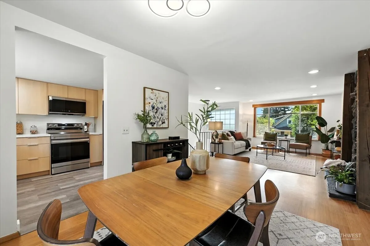 612 NW 89th Street , Seattle, WA 98117