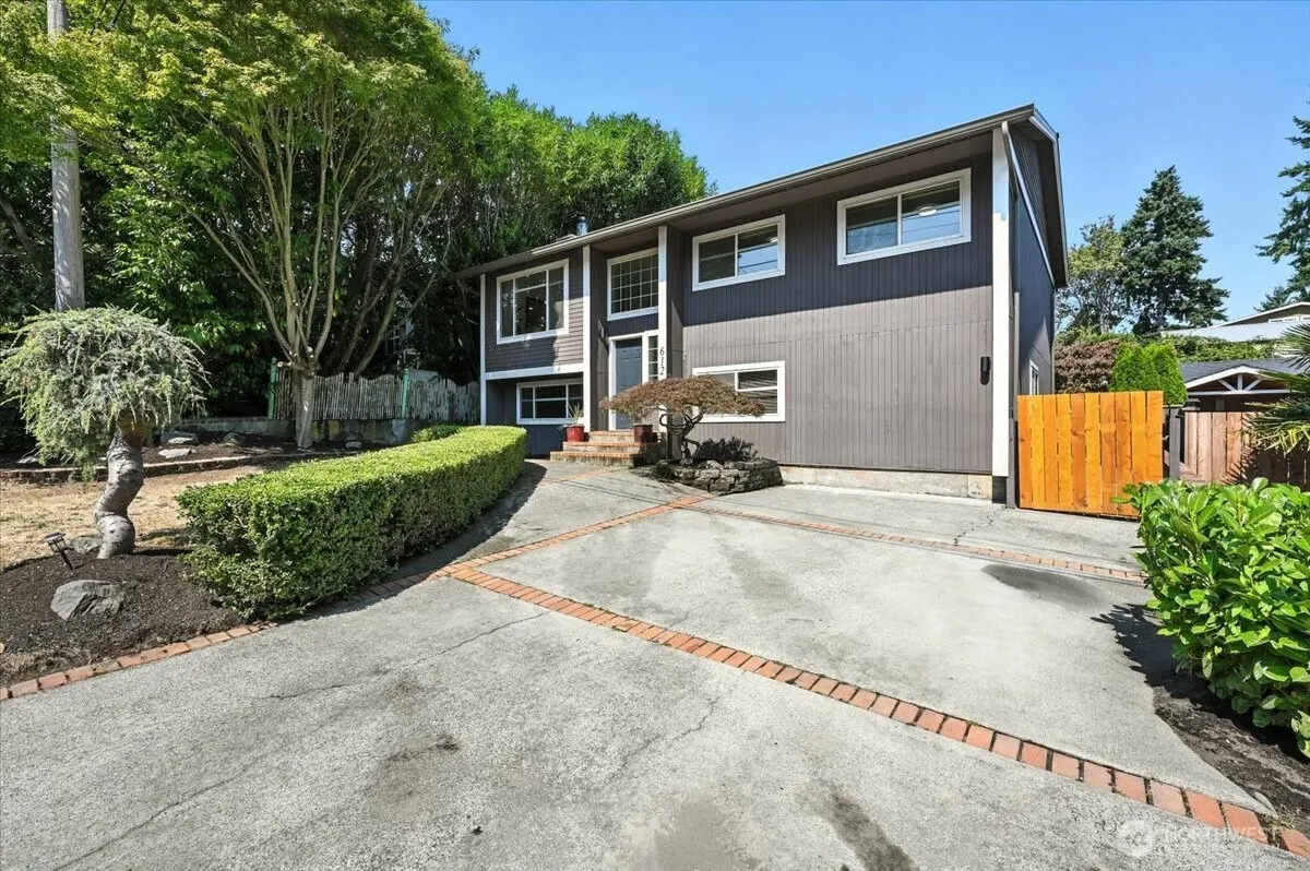 612 NW 89th Street , Seattle, WA 98117
