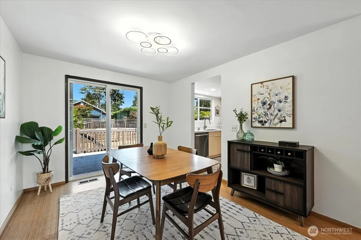 612 NW 89th Street , Seattle, WA 98117