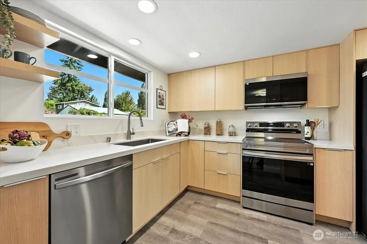 612 NW 89th Street , Seattle, WA 98117