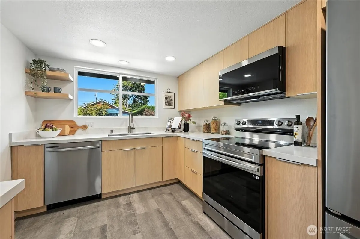 612 NW 89th Street , Seattle, WA 98117