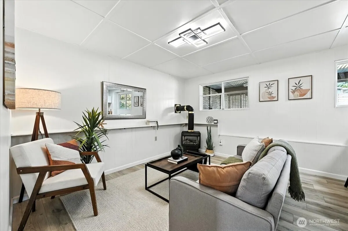 612 NW 89th Street , Seattle, WA 98117