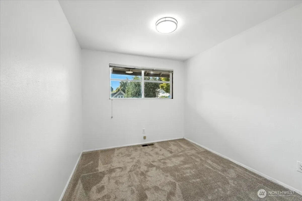 612 NW 89th Street , Seattle, WA 98117