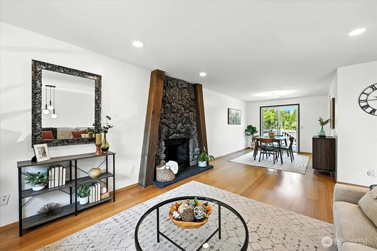 612 NW 89th Street , Seattle, WA 98117