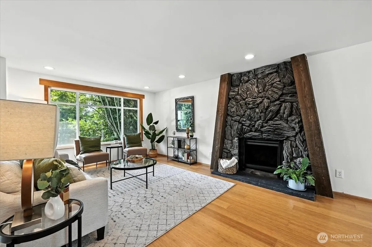612 NW 89th Street , Seattle, WA 98117