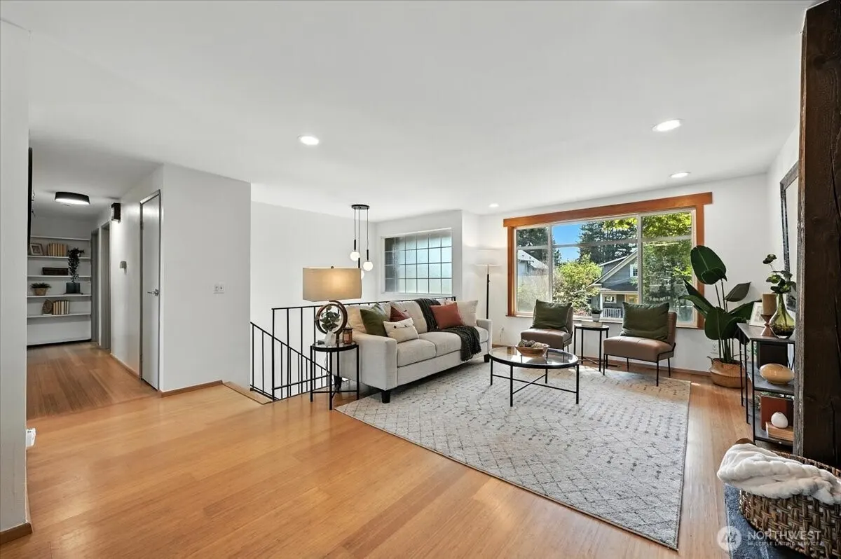 612 NW 89th Street , Seattle, WA 98117