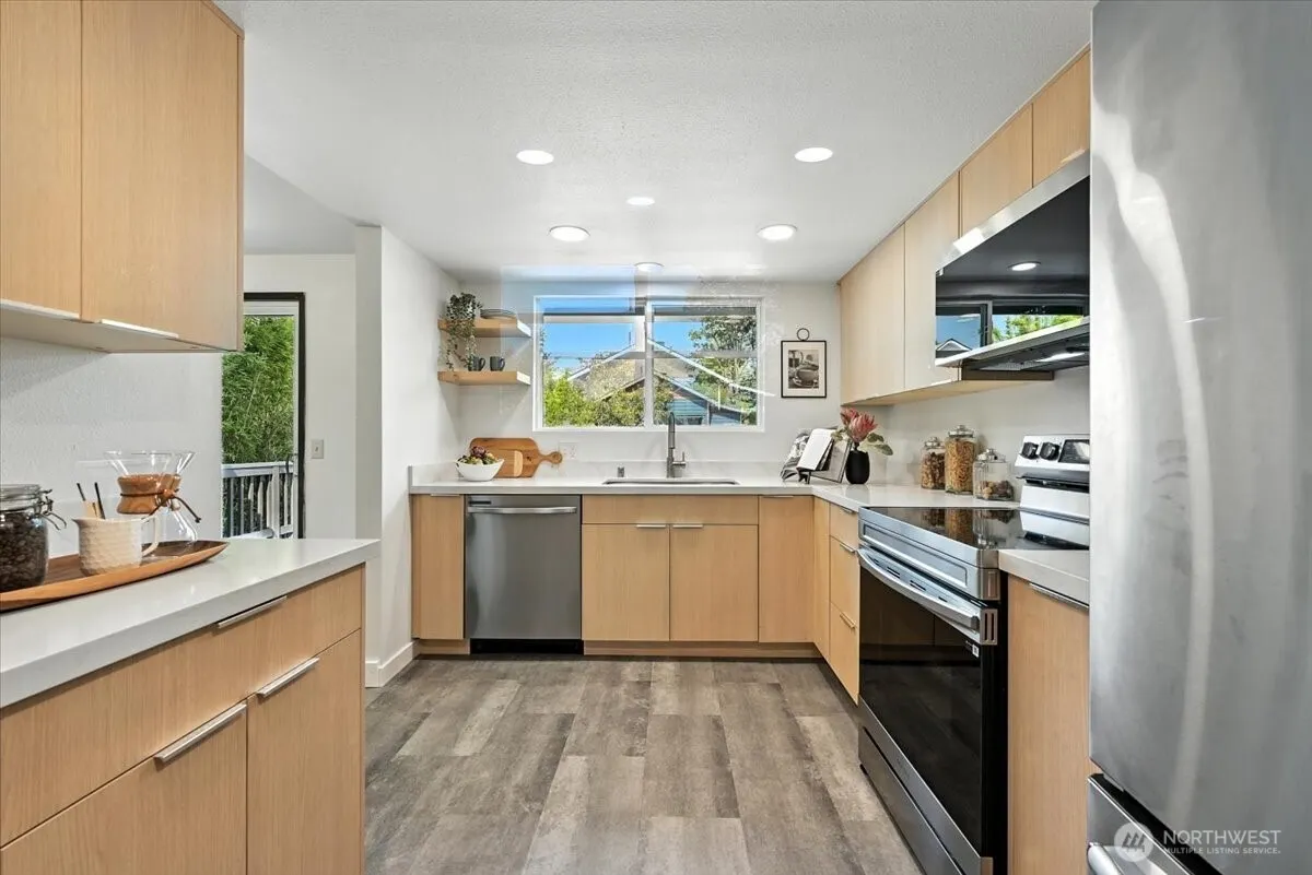 612 NW 89th Street , Seattle, WA 98117