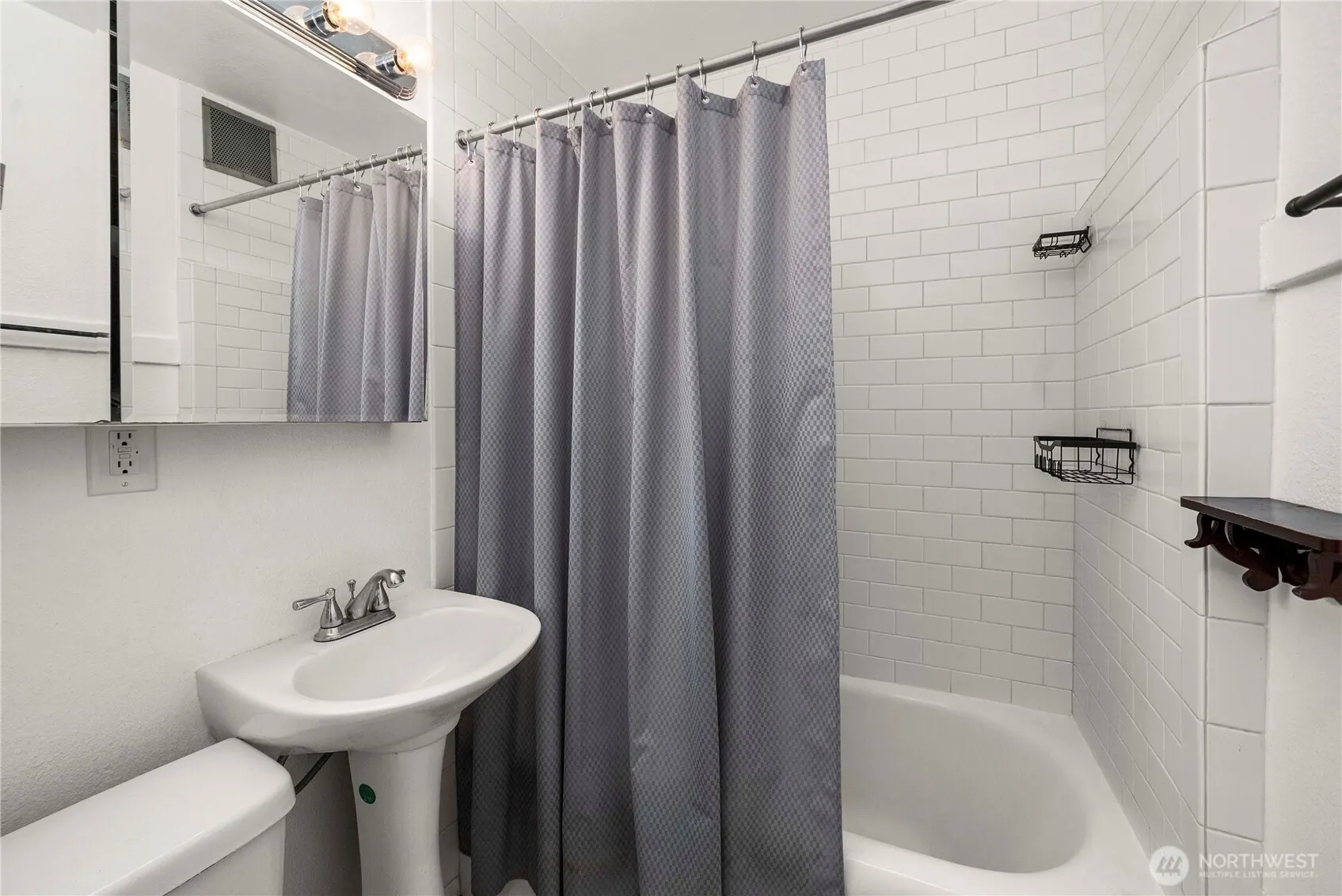 905 NE 43rd Street #107, Seattle, WA 98105