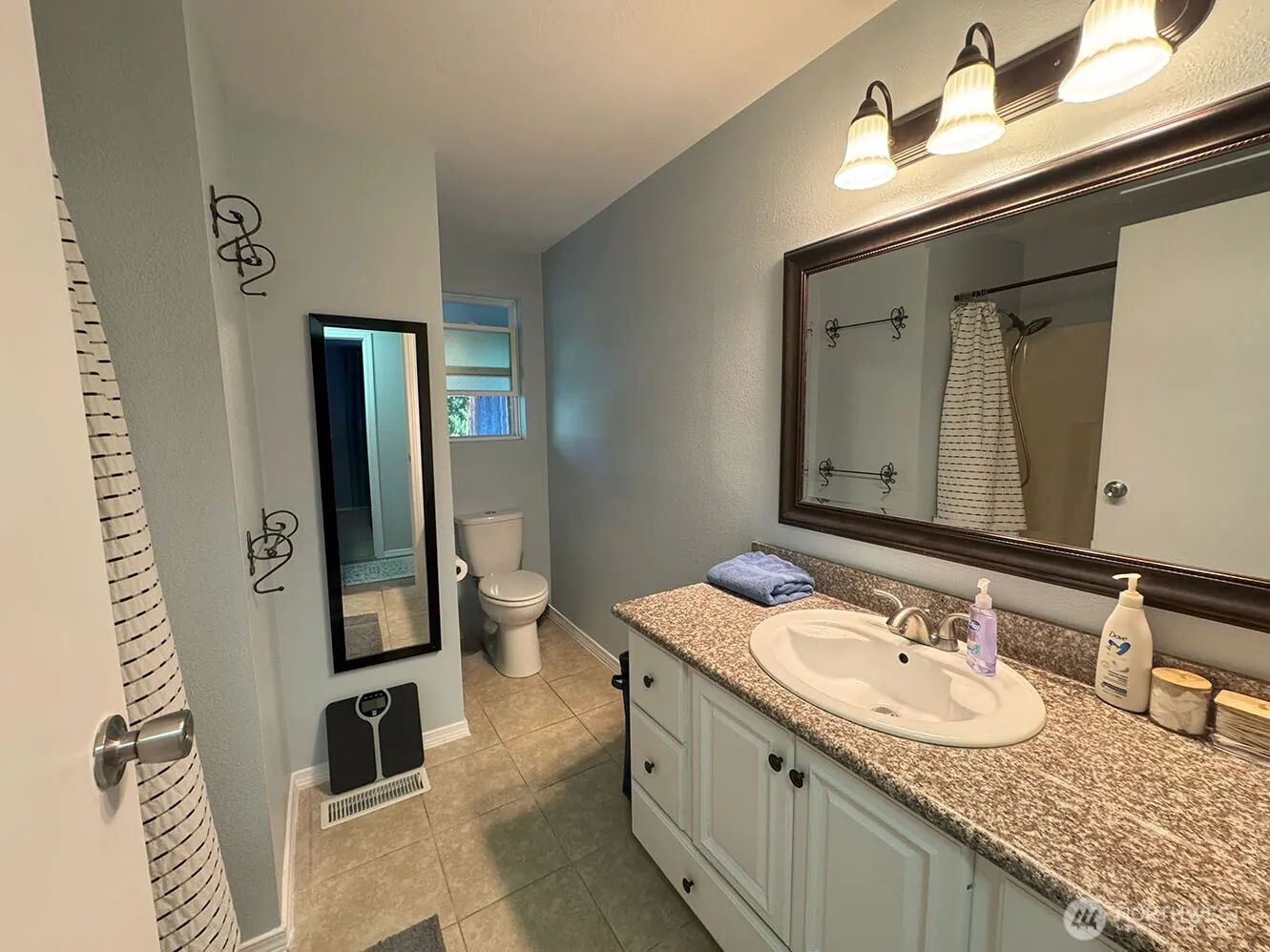 19310 1st Avenue SE, Bothell, WA 98012