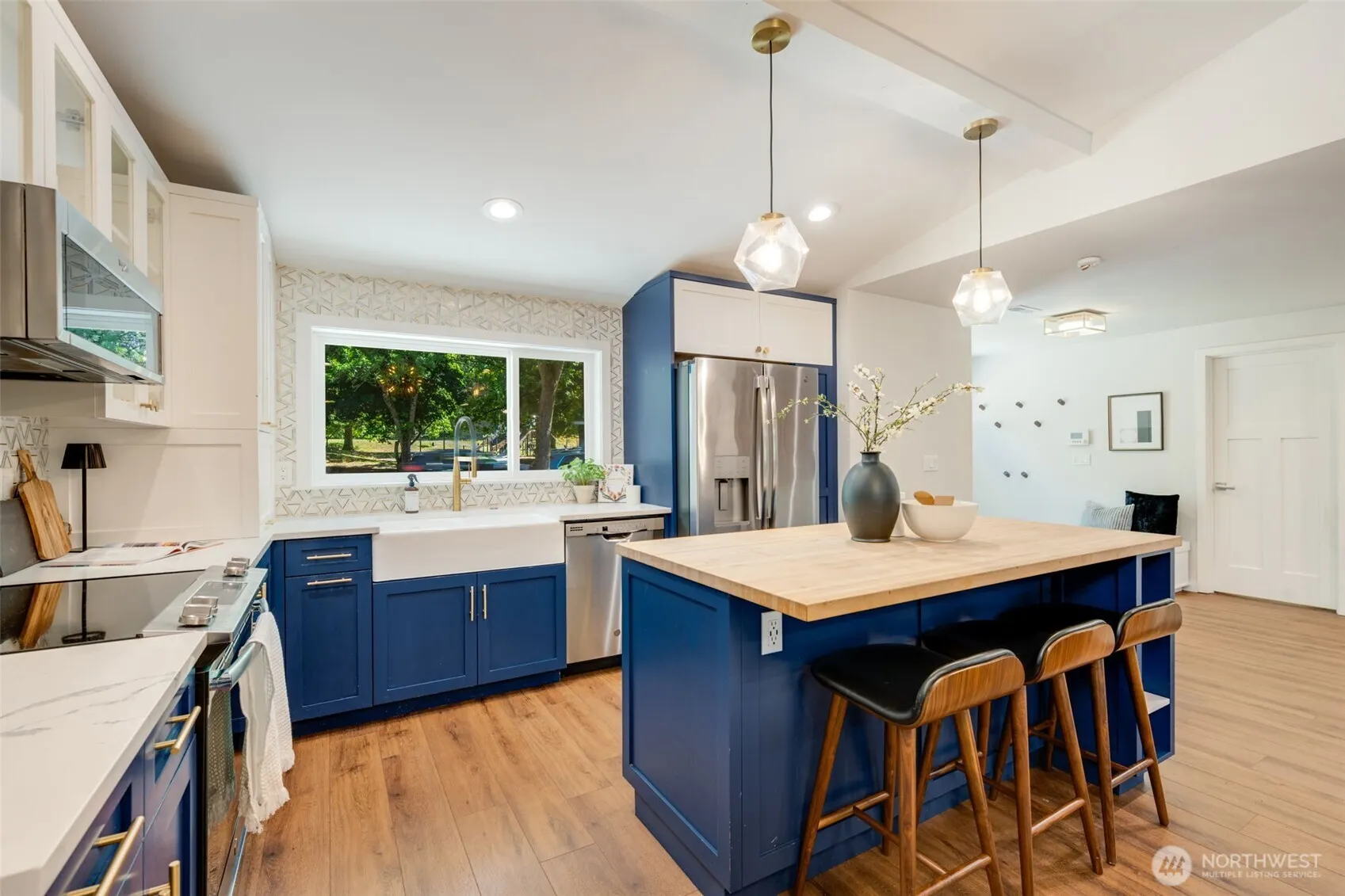 327 Martin Luther King Jr Way , Seattle, WA 98122