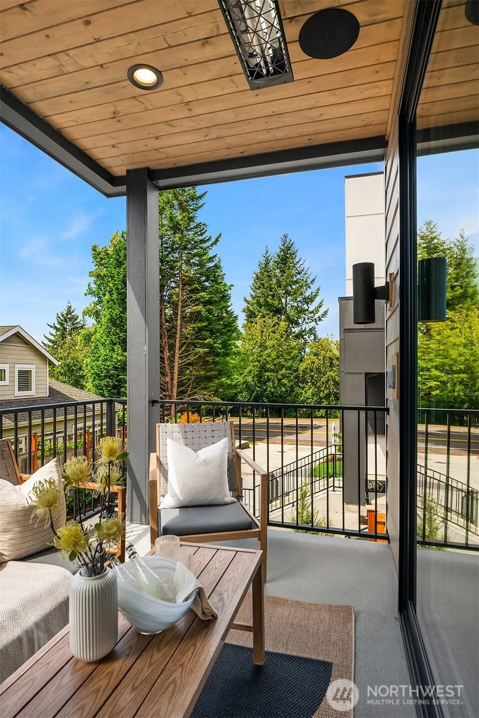 136 8th Court , Kirkland, WA 98033