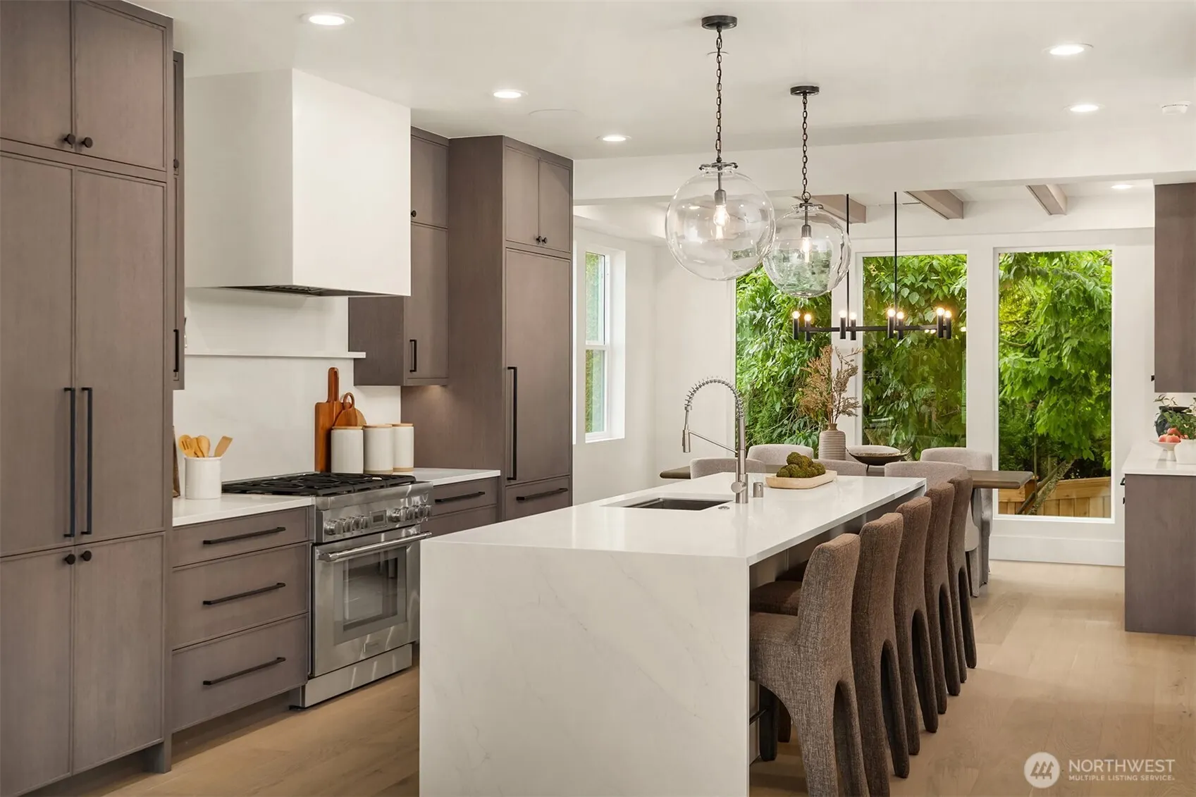 136 8th Court , Kirkland, WA 98033
