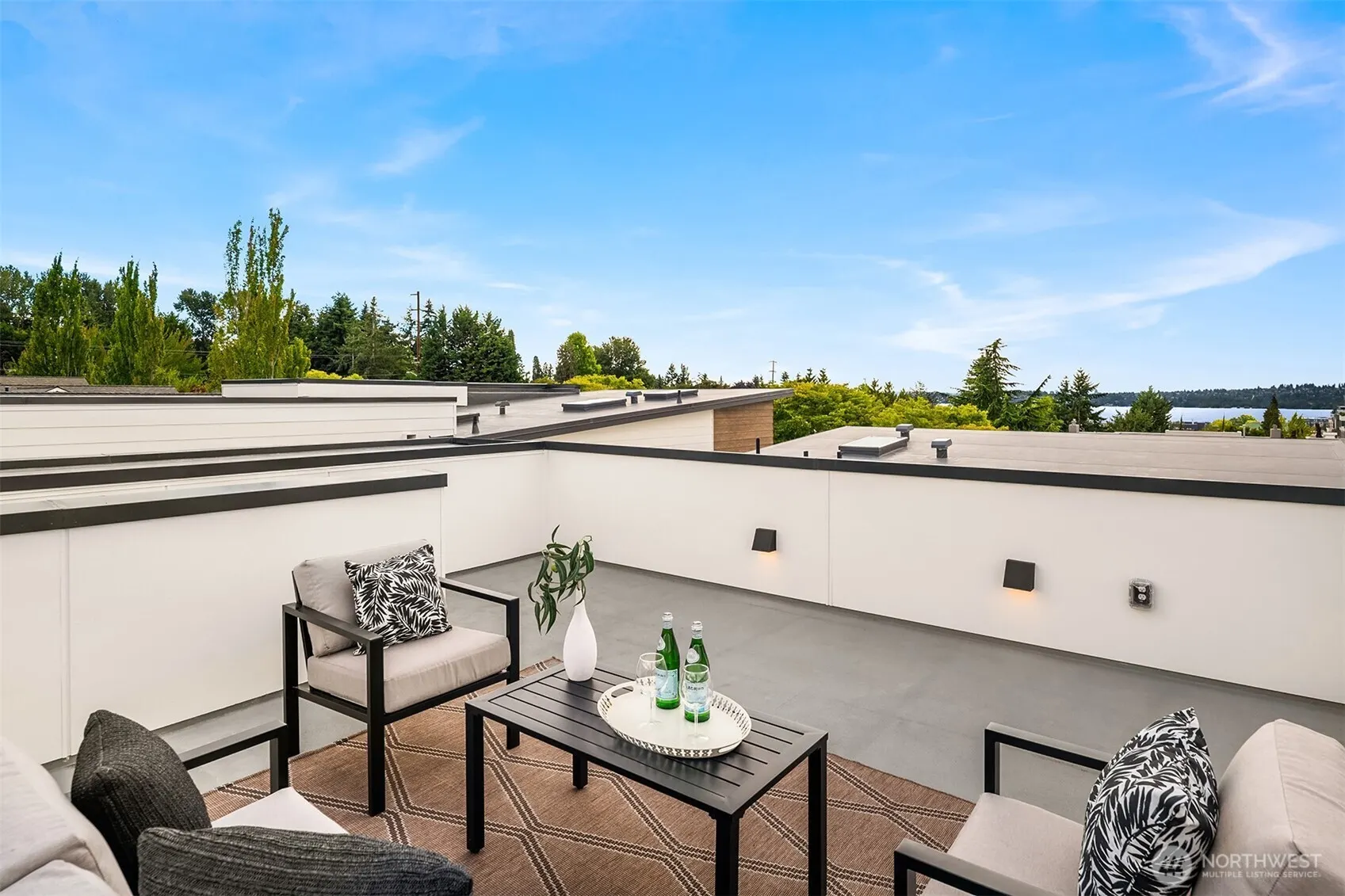 136 8th Court , Kirkland, WA 98033