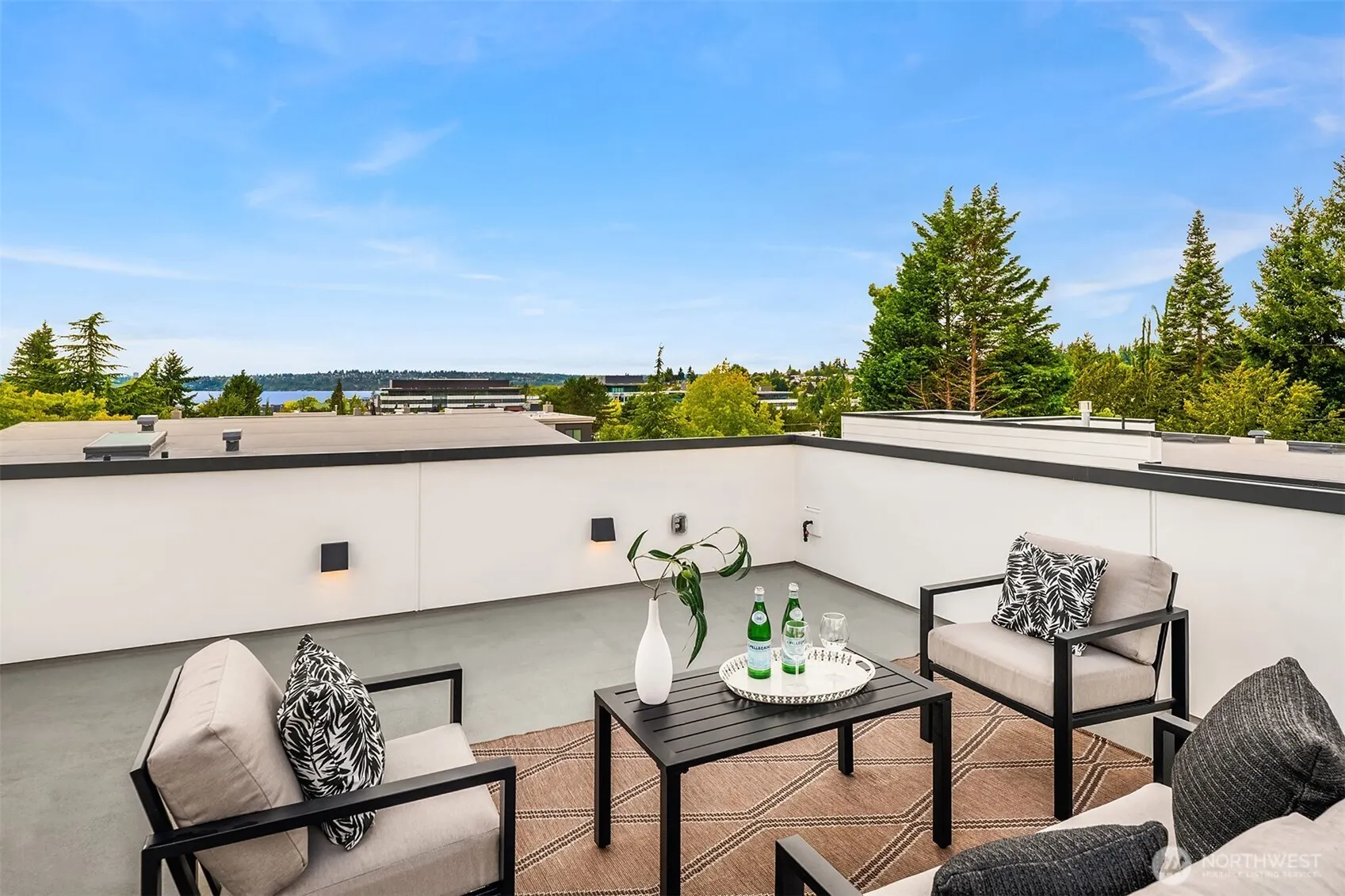 136 8th Court , Kirkland, WA 98033