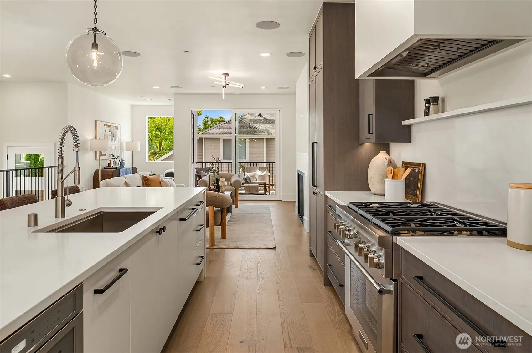 136 8th Court , Kirkland, WA 98033