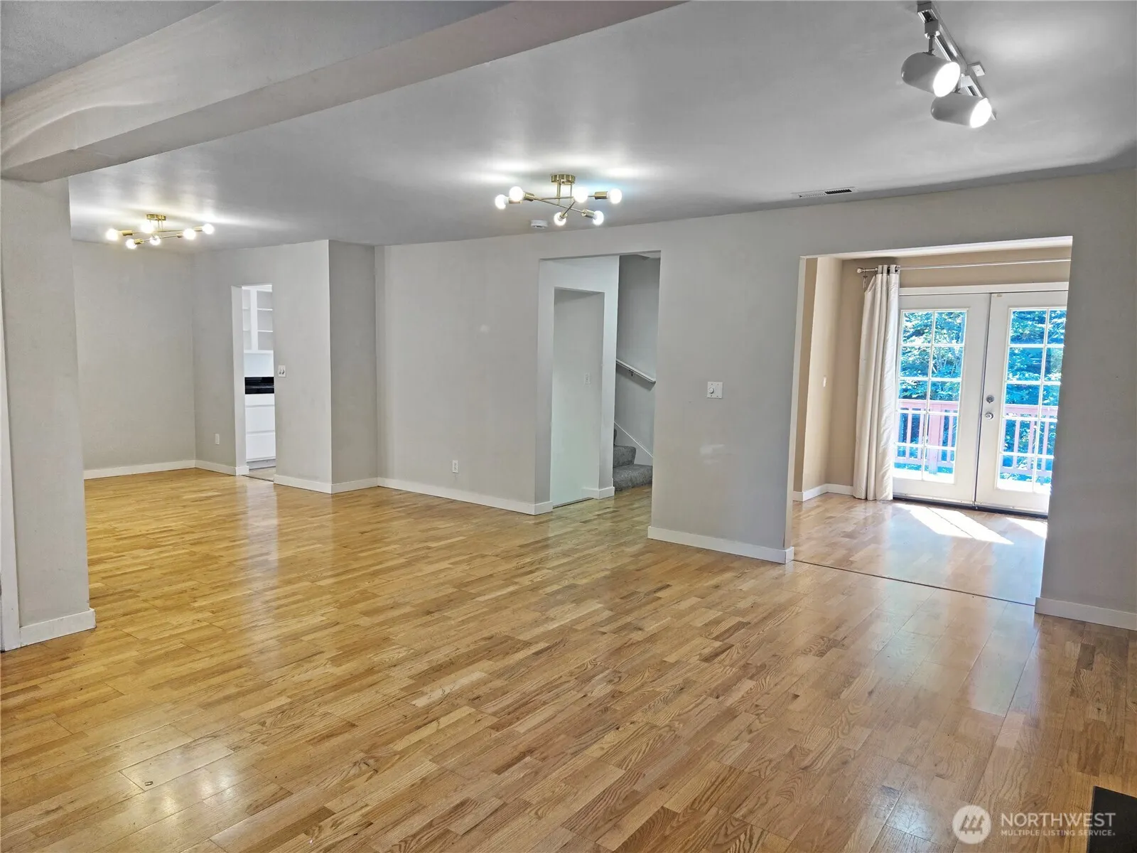 10253 NE 64th Street , Kirkland, WA 98033