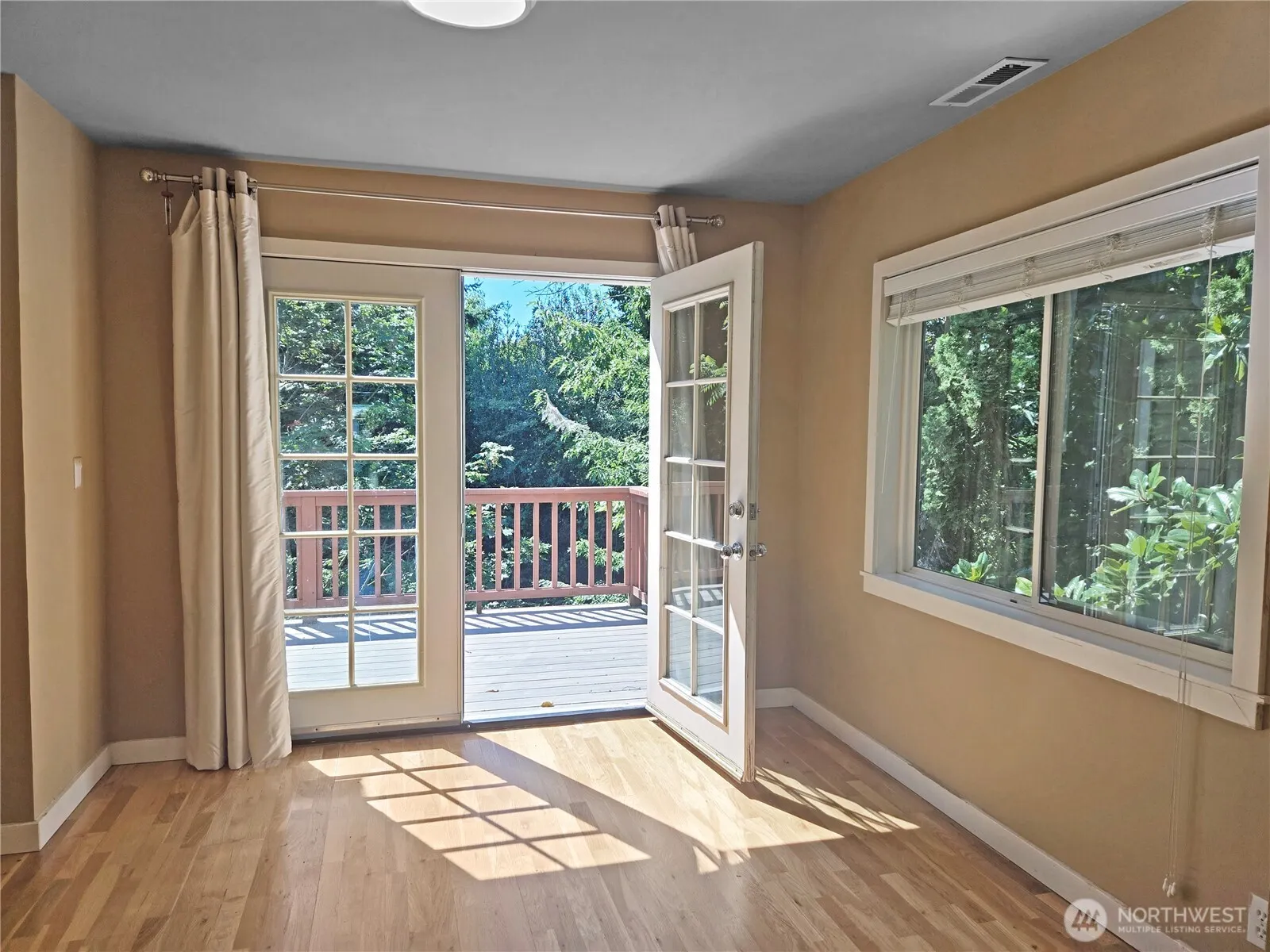 10253 NE 64th Street , Kirkland, WA 98033