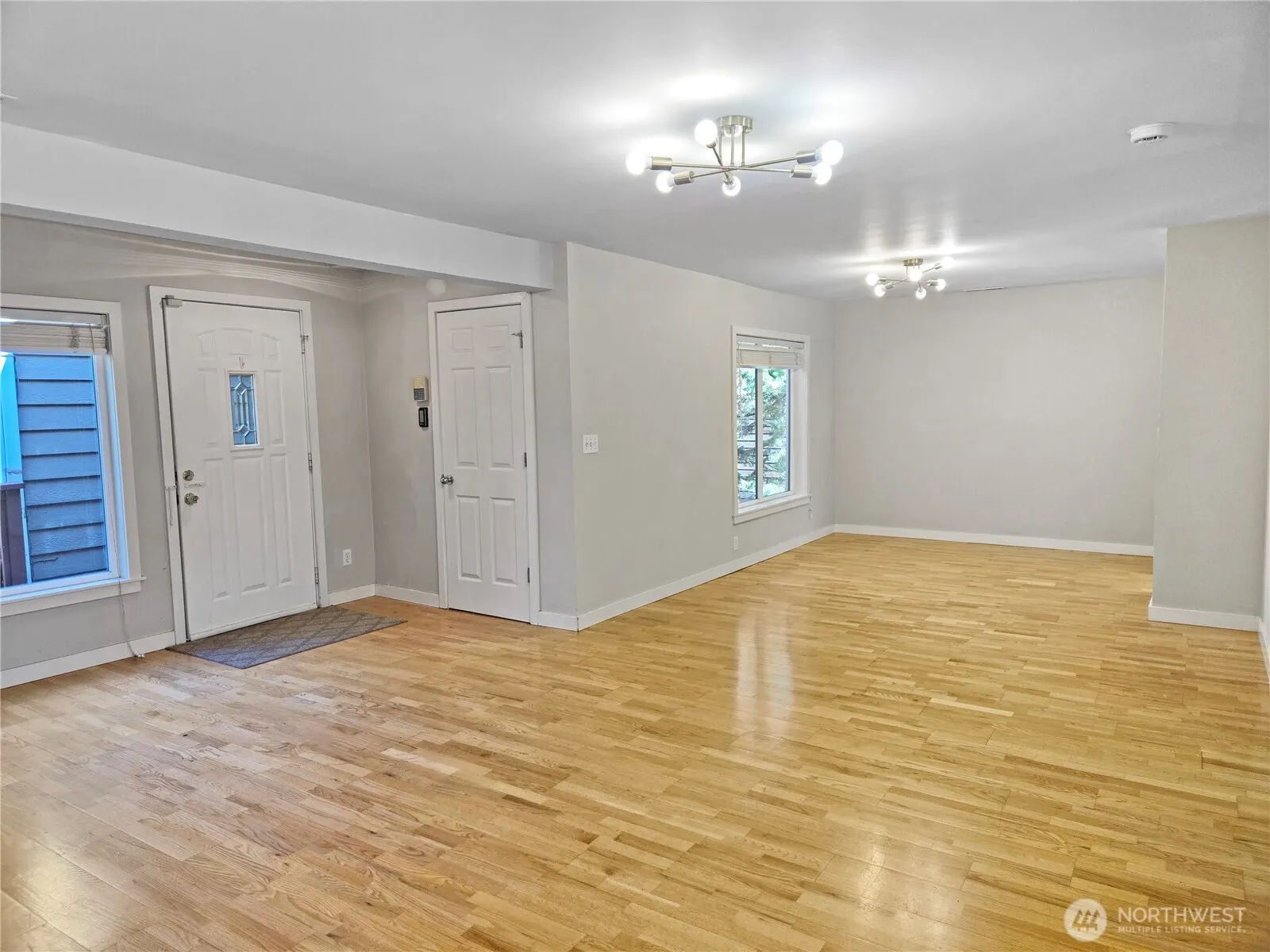 10253 NE 64th Street , Kirkland, WA 98033