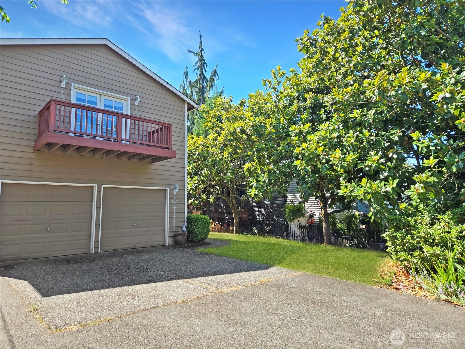 10253 NE 64th Street , Kirkland, WA 98033