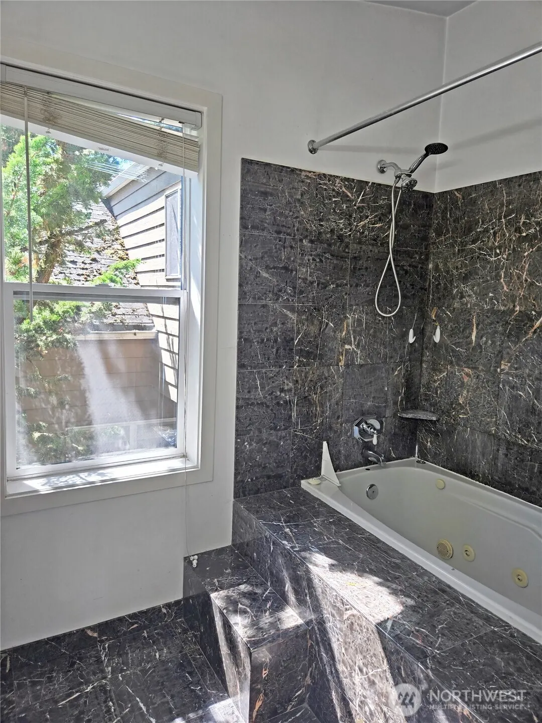 10253 NE 64th Street , Kirkland, WA 98033