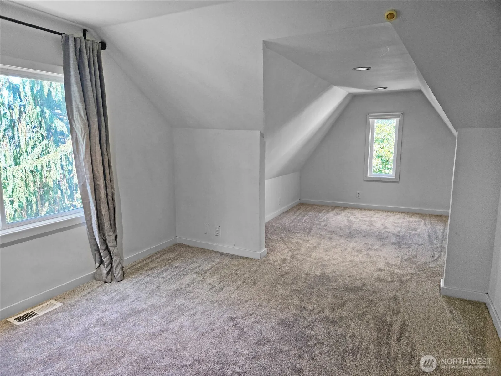 10253 NE 64th Street , Kirkland, WA 98033