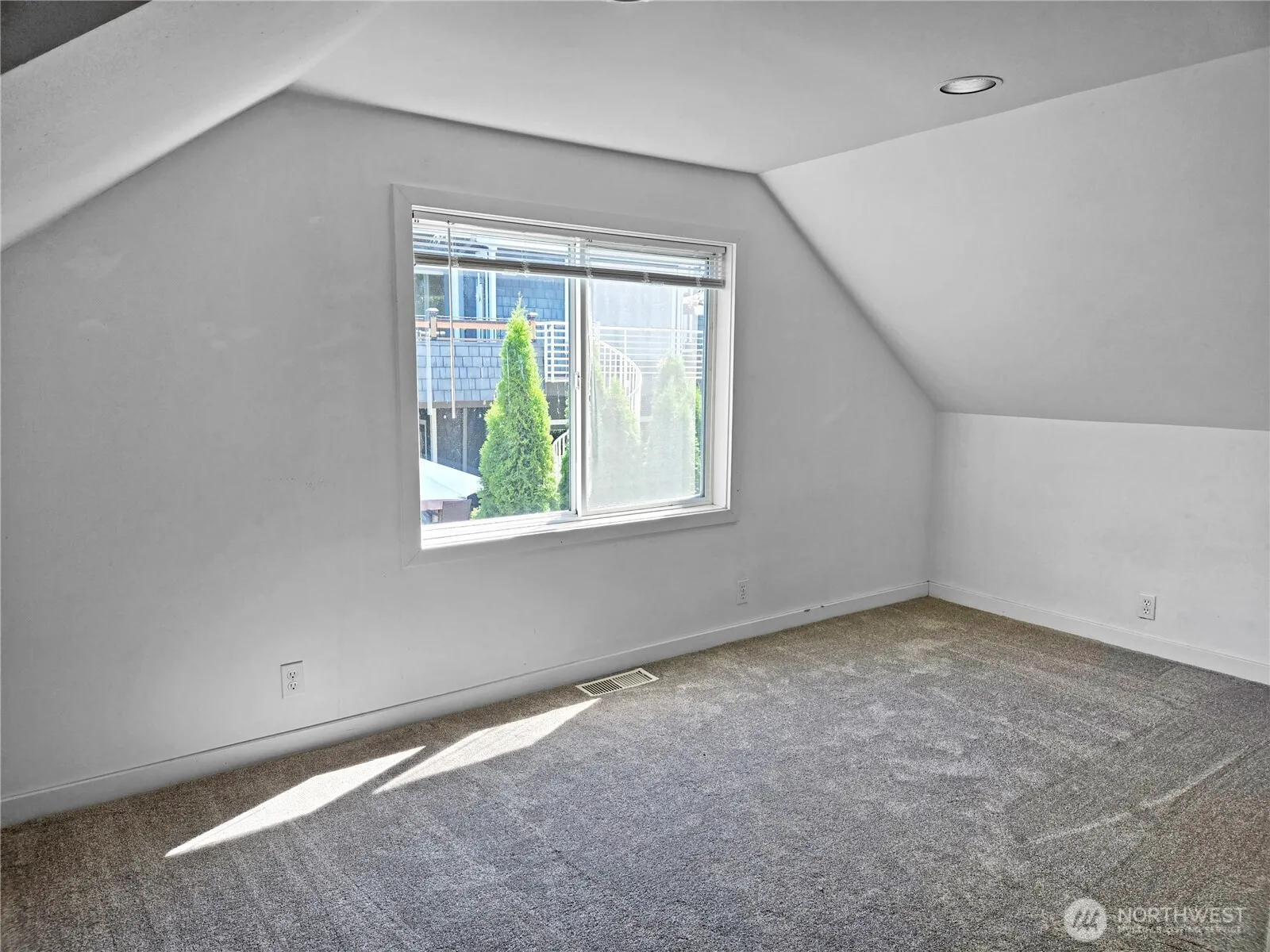 10253 NE 64th Street , Kirkland, WA 98033