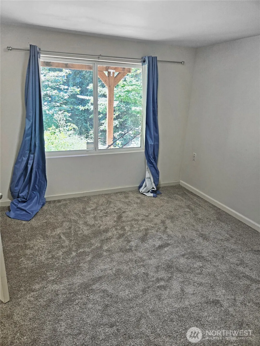 10253 NE 64th Street , Kirkland, WA 98033