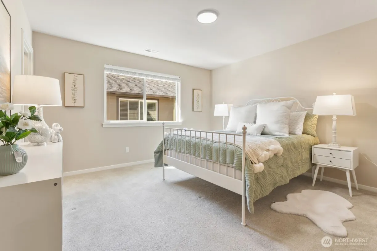 16425 SE 46th Court , Bellevue, WA 98006