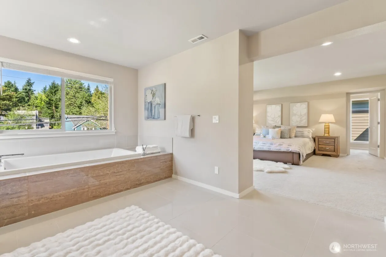16425 SE 46th Court , Bellevue, WA 98006