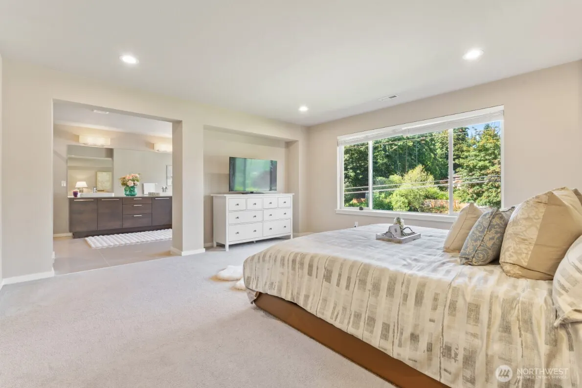 16425 SE 46th Court , Bellevue, WA 98006