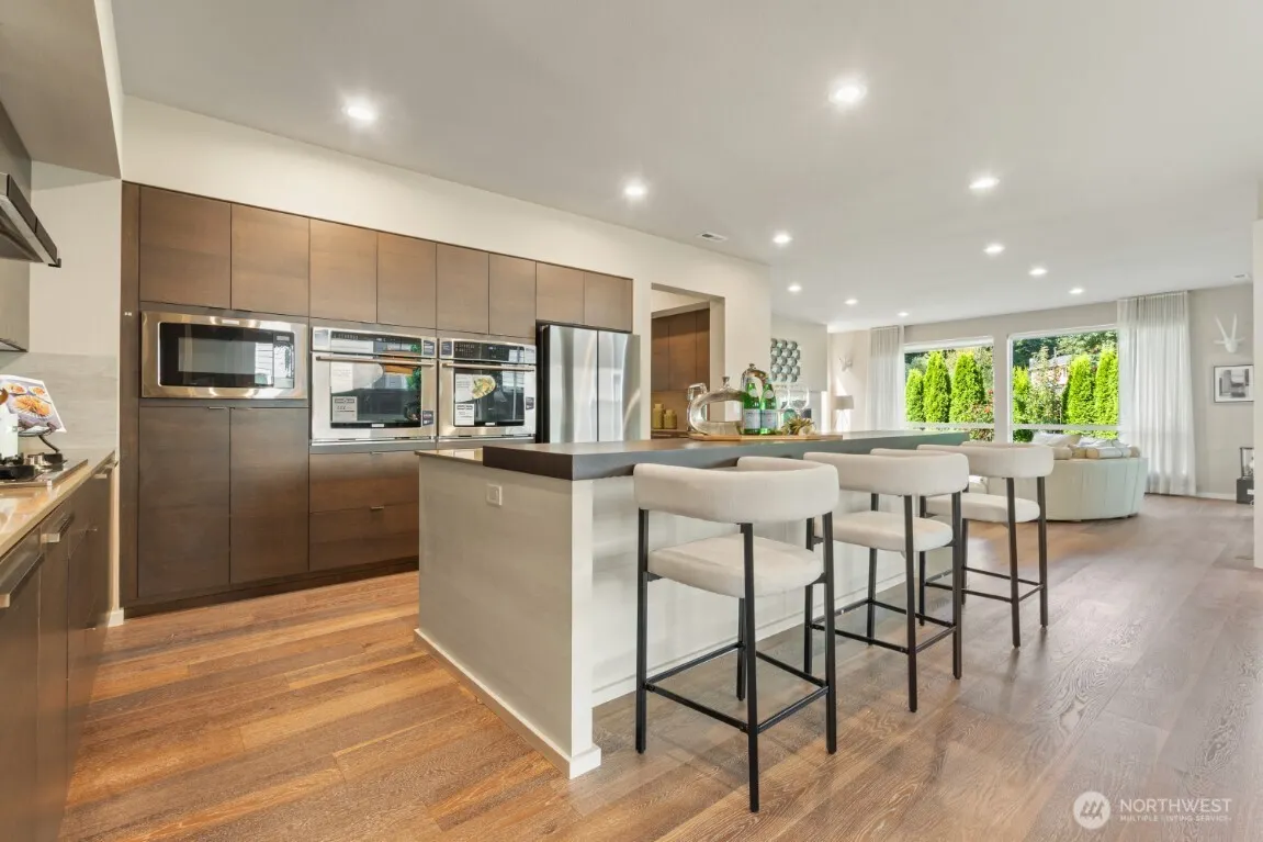 16425 SE 46th Court , Bellevue, WA 98006