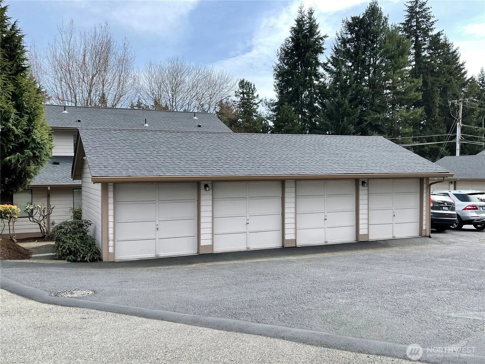 10145 NE 137th Place #7, Kirkland, WA 98034