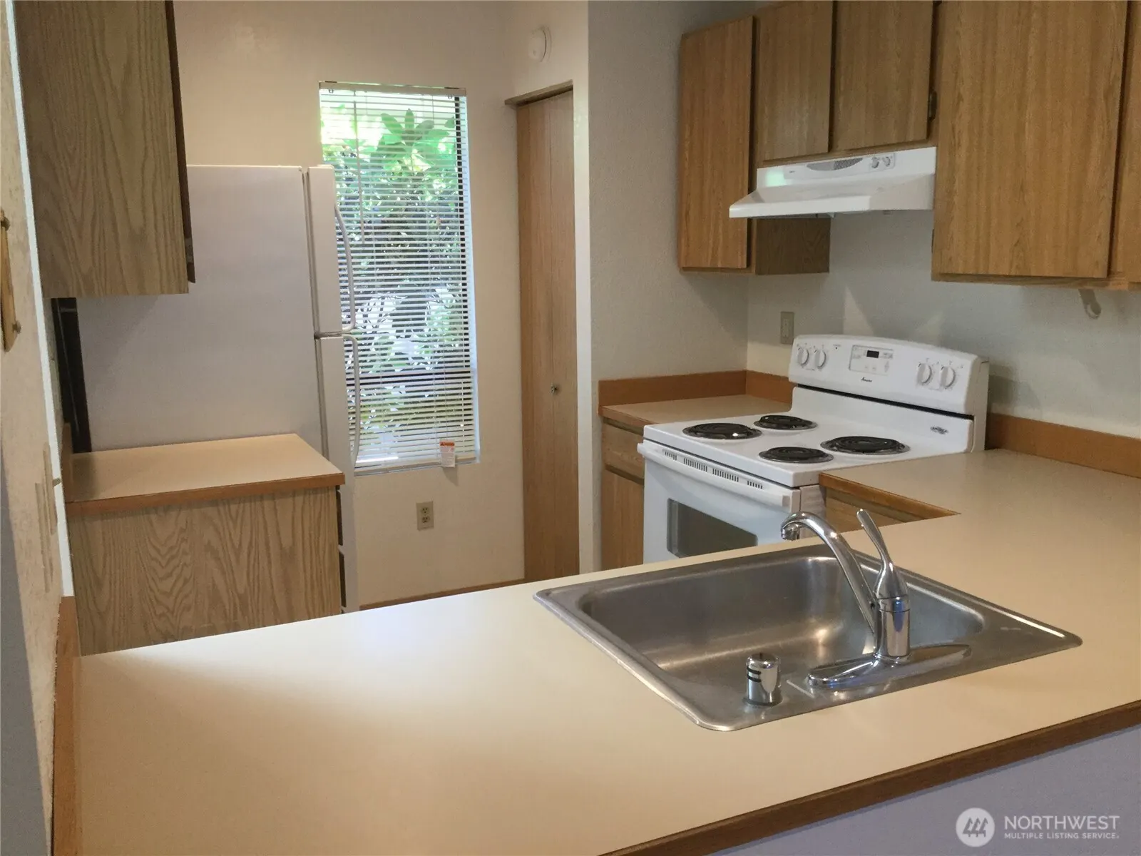 10145 NE 137th Place #7, Kirkland, WA 98034