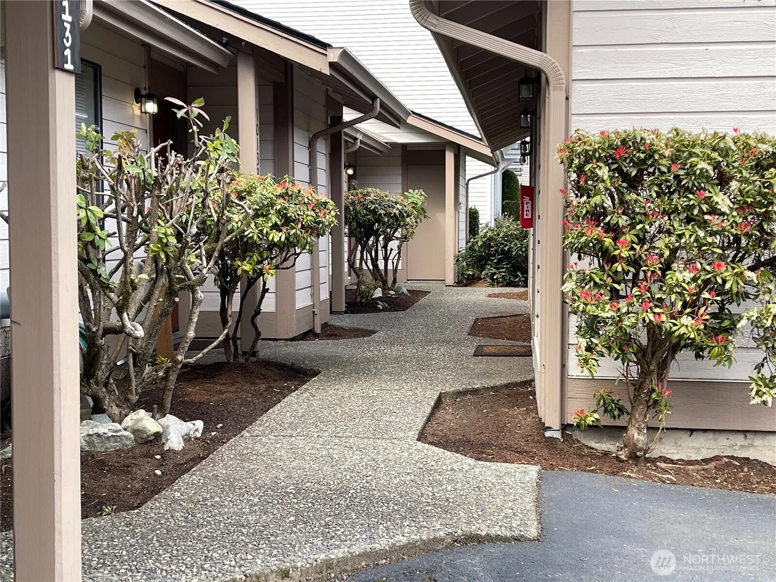 10145 NE 137th Place #7, Kirkland, WA 98034