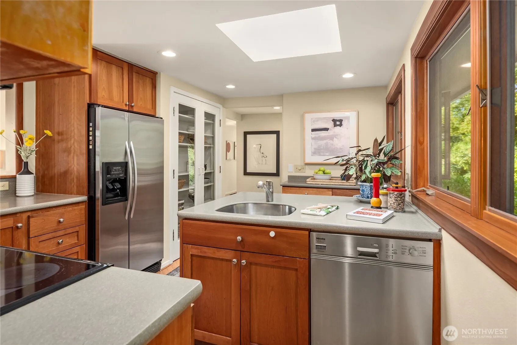 2650 Perkins Lane W, Seattle, WA 98199