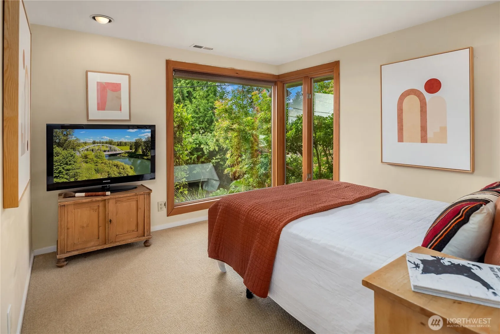 2650 Perkins Lane W, Seattle, WA 98199
