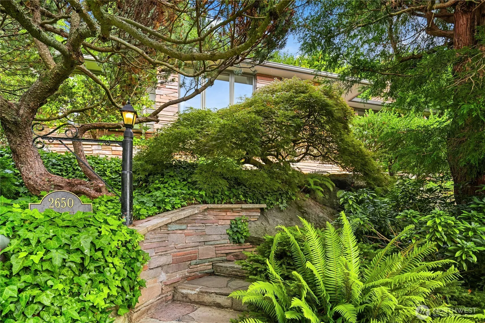 2650 Perkins Lane W, Seattle, WA 98199