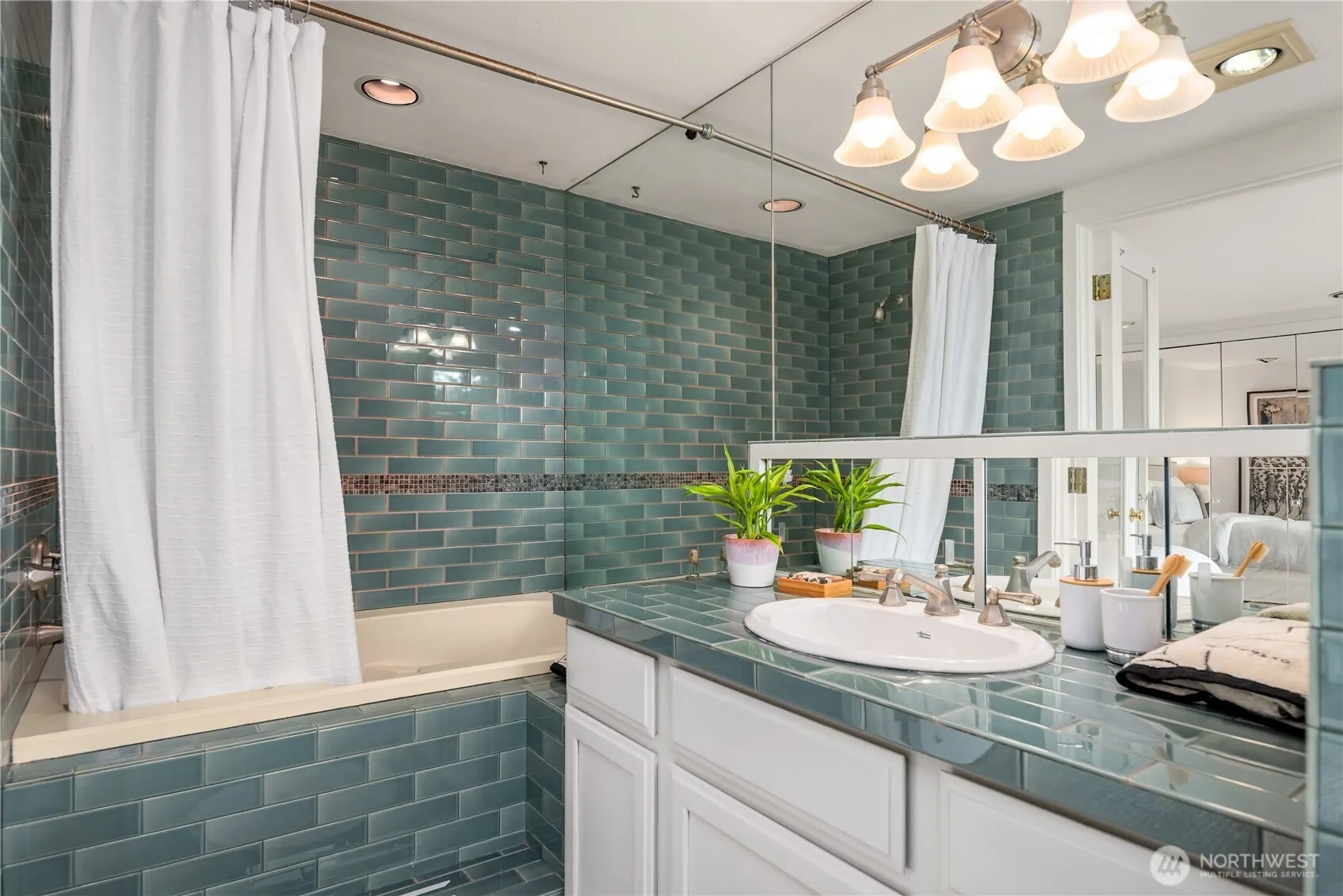 2650 Perkins Lane W, Seattle, WA 98199