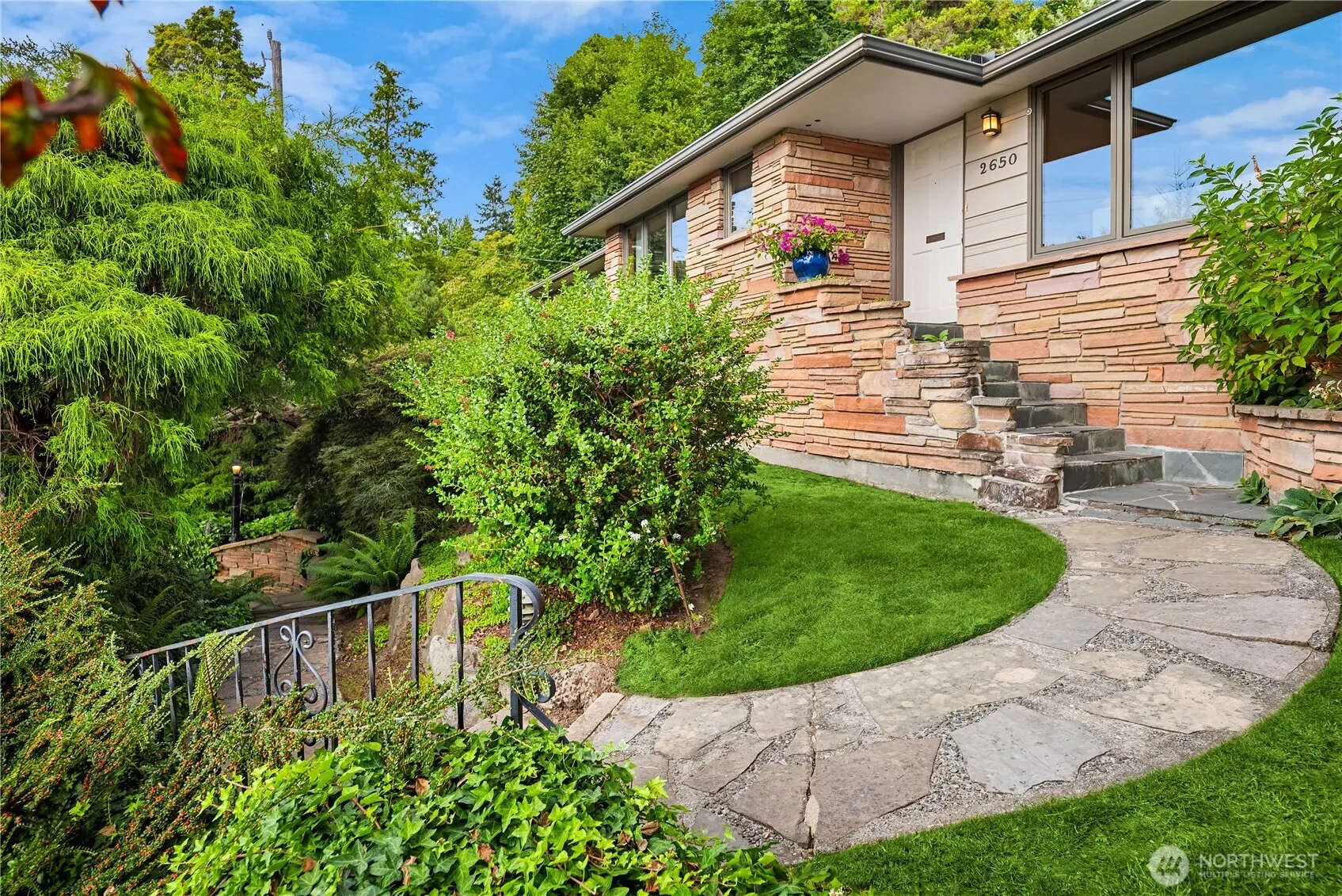 2650 Perkins Lane W, Seattle, WA 98199