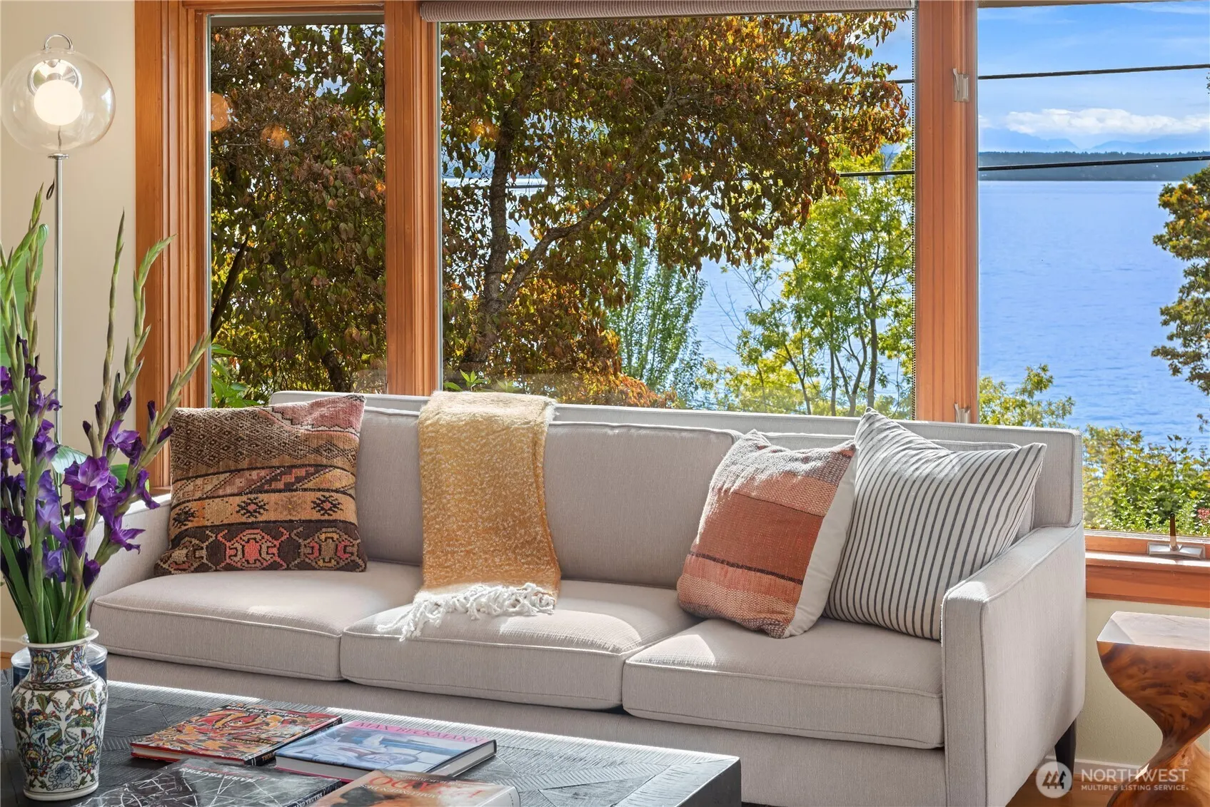 2650 Perkins Lane W, Seattle, WA 98199