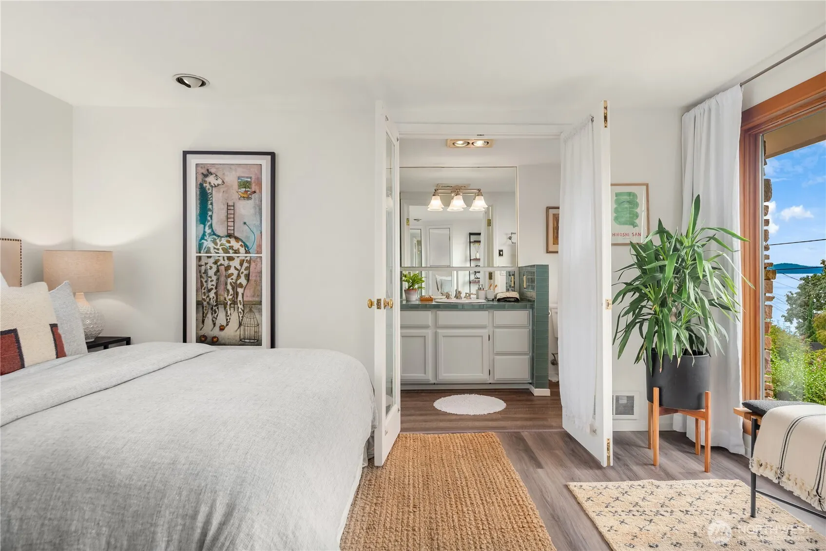 2650 Perkins Lane W, Seattle, WA 98199