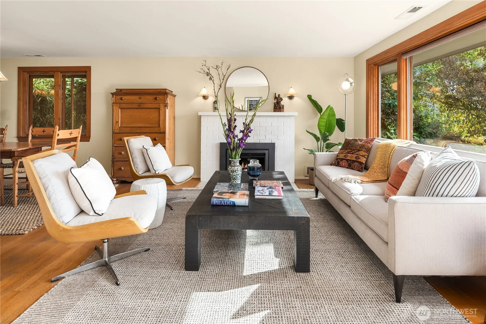 2650 Perkins Lane W, Seattle, WA 98199