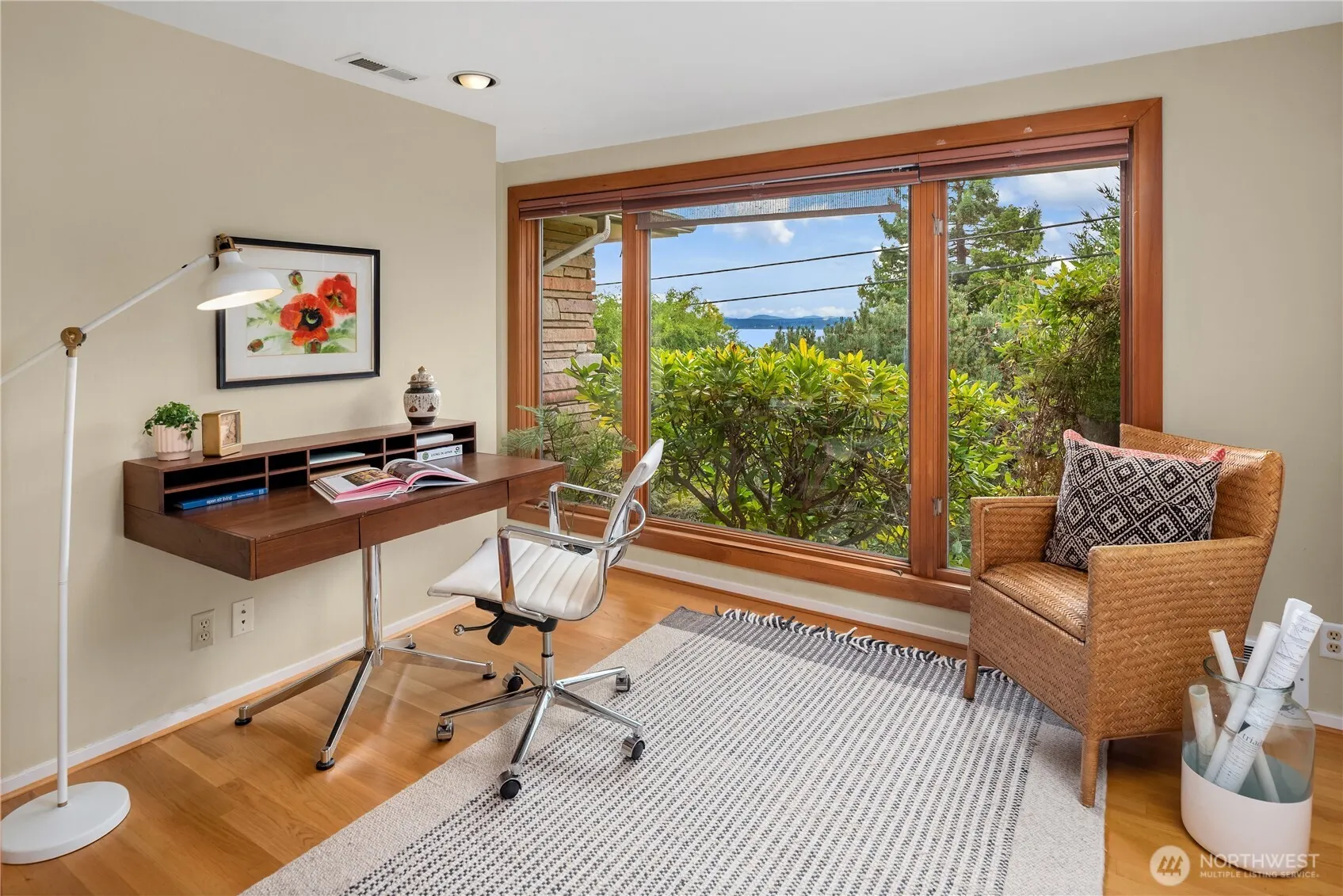 2650 Perkins Lane W, Seattle, WA 98199