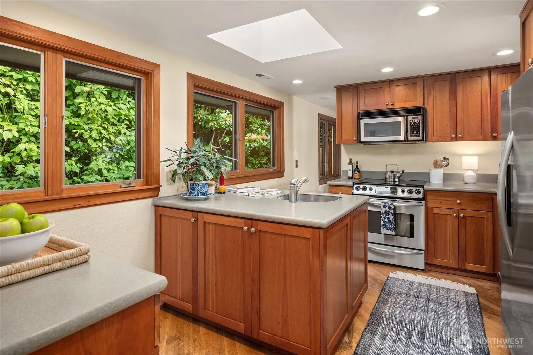 2650 Perkins Lane W, Seattle, WA 98199