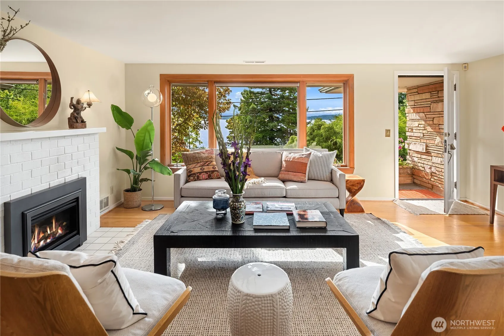 2650 Perkins Lane W, Seattle, WA 98199