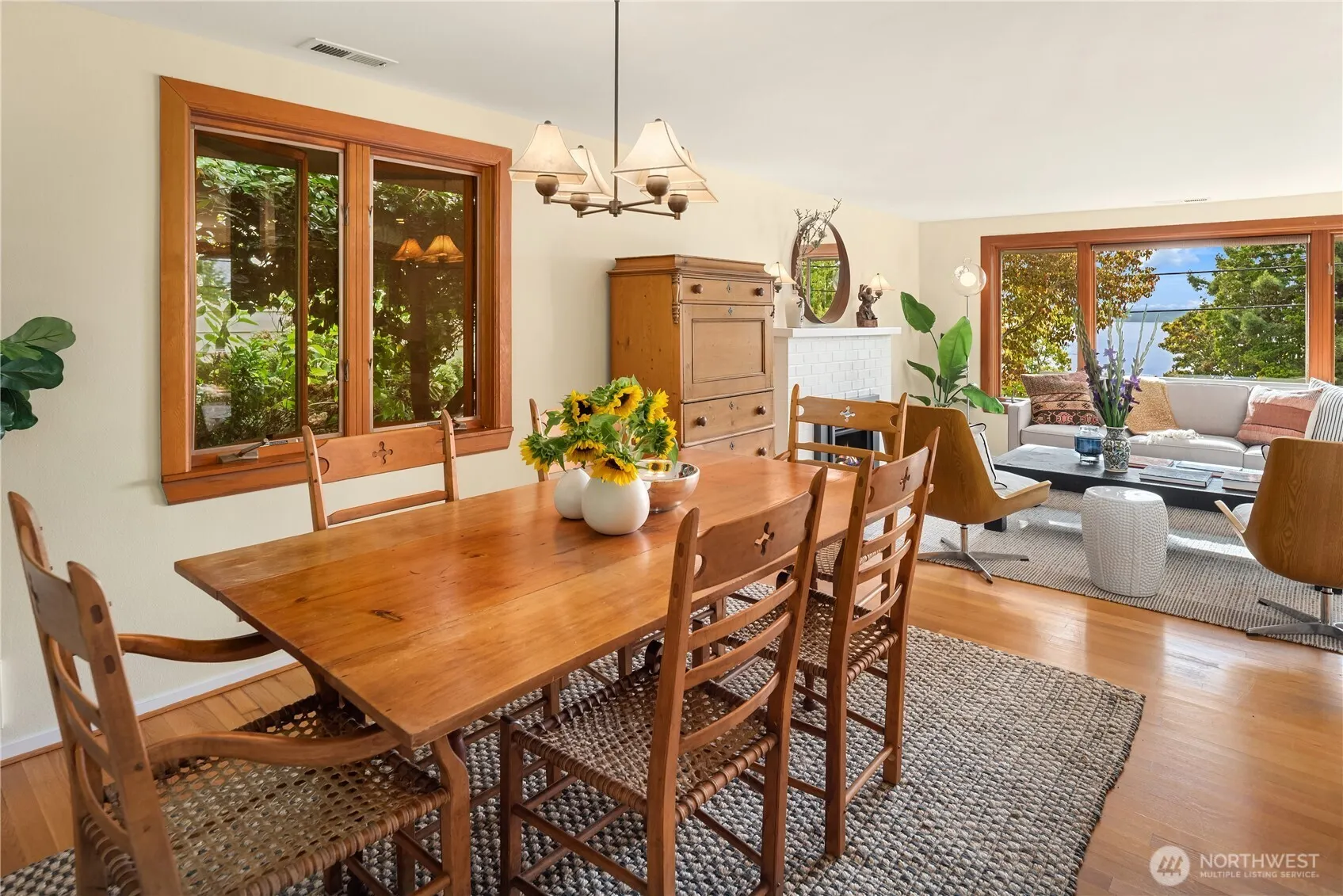 2650 Perkins Lane W, Seattle, WA 98199