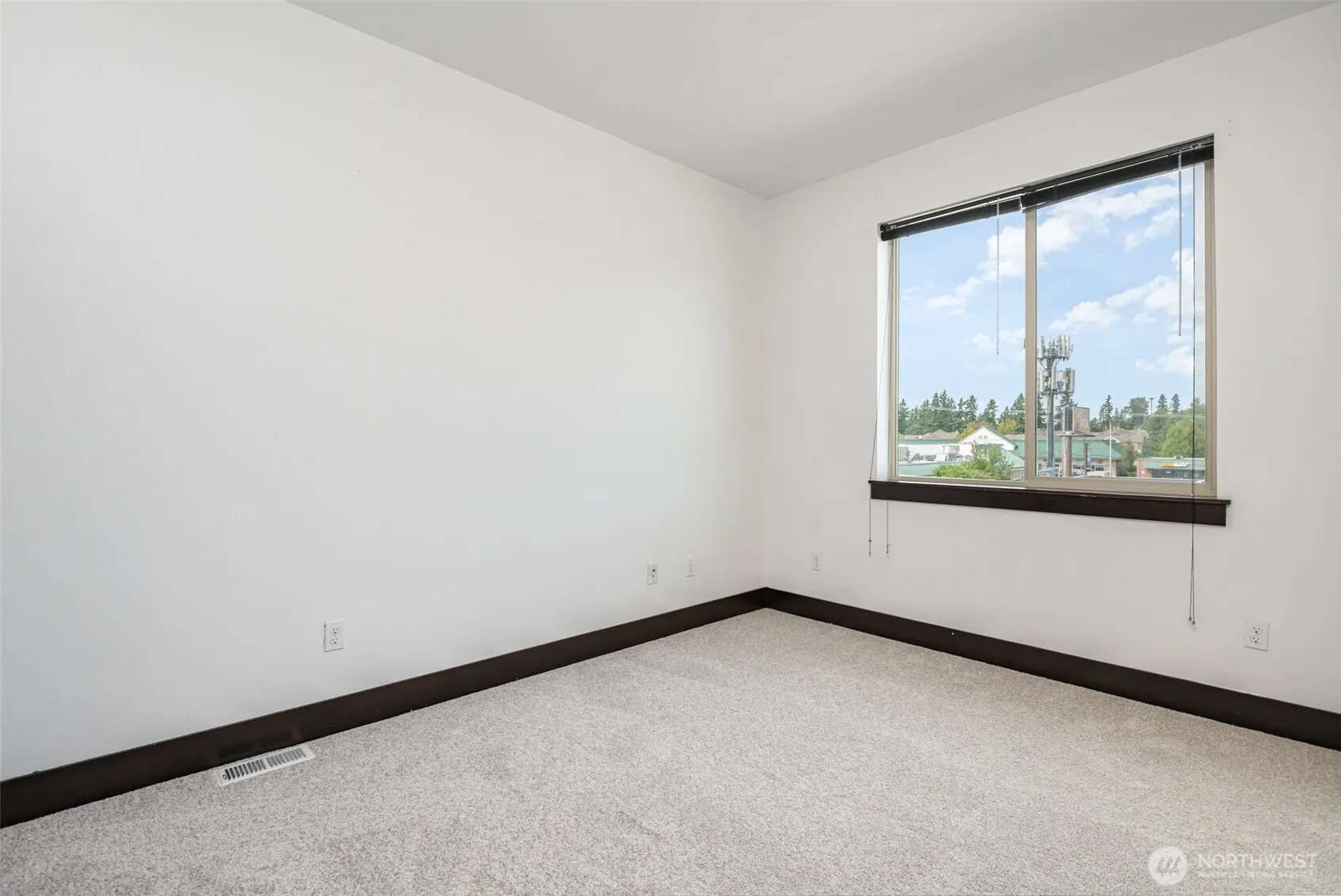 4000 NE 3rd Place #5, Renton, WA 98056