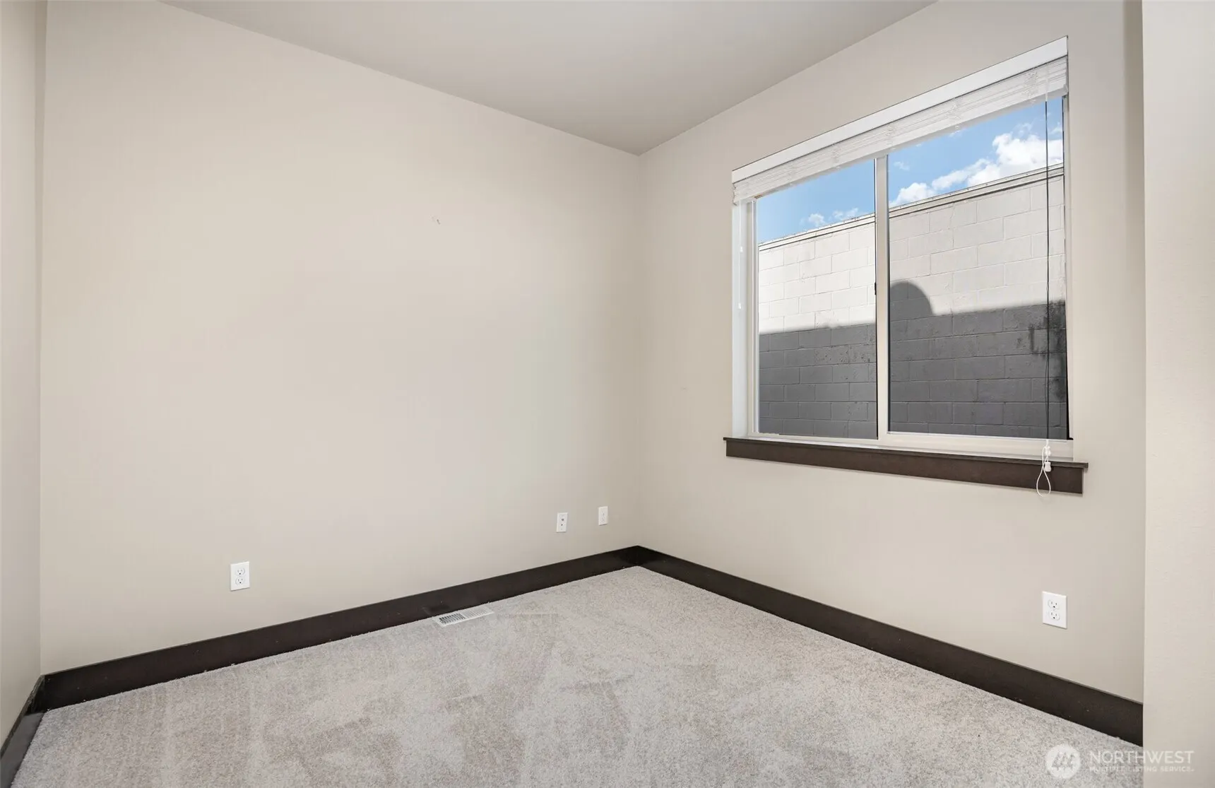 4000 NE 3rd Place #5, Renton, WA 98056