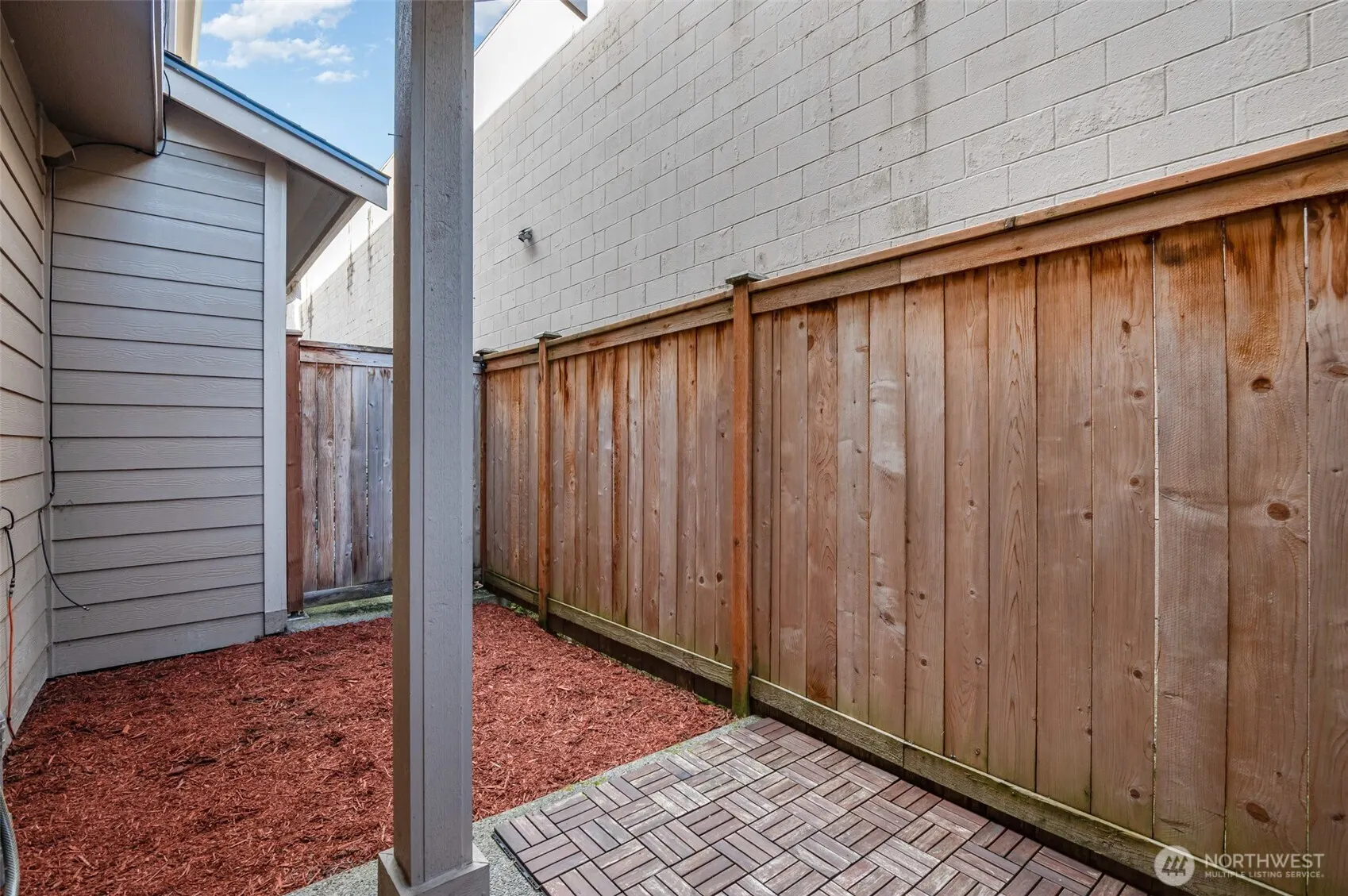 4000 NE 3rd Place #5, Renton, WA 98056